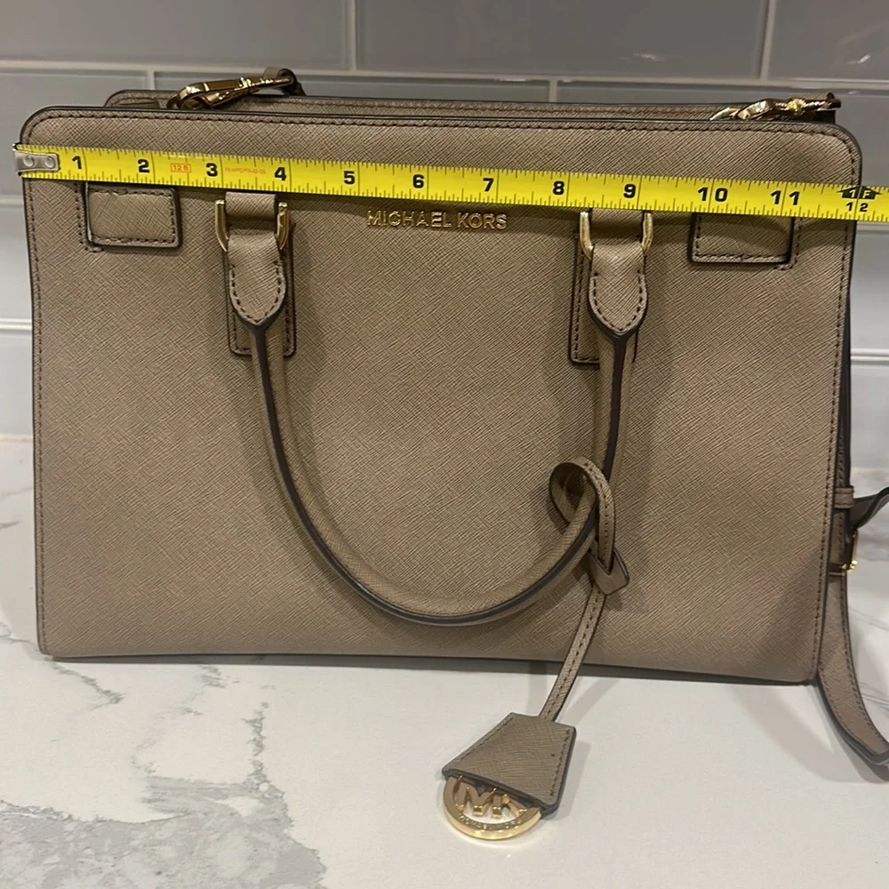 Michael Kors Dillon purse - Picture 7 of 7